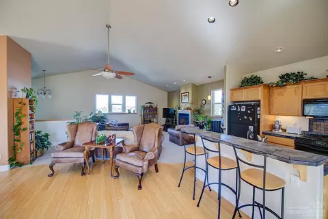 2883 NE Marea Dr, Bend, OR 97701 photo 2