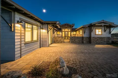 19307 Alianna Loop, Bend, OR 97702 photo 1