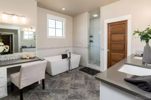 19307 Alianna Loop, Bend, OR 97702 photo 11