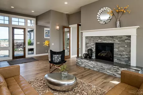 19307 Alianna Loop, Bend, OR 97702 photo 2