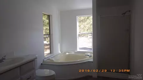 16500 Sprague Loop, La Pine, OR 97739 photo 12