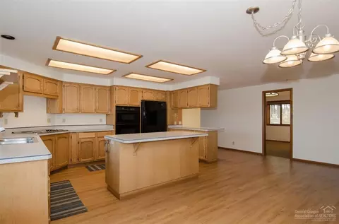 20903 Knott Rd, Bend, OR 97702 photo 11