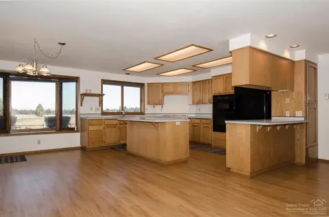 20903 Knott Rd, Bend, OR 97702 photo 9