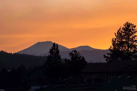 63384 Boyd Acres Rd, Bend, OR 97701 photo 2