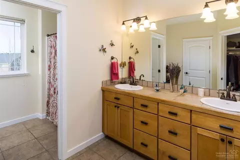 63384 Boyd Acres Rd, Bend, OR 97701 photo 10
