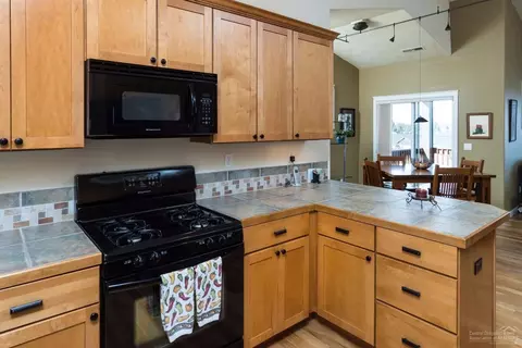 63384 Boyd Acres Rd, Bend, OR 97701 photo 8
