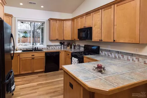 63384 Boyd Acres Rd, Bend, OR 97701 photo 6