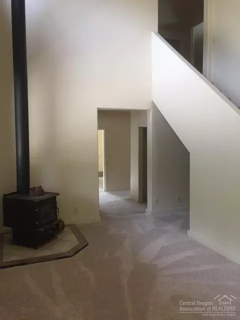 56771 Stellar Dr, Bend, OR 97707 photo 2
