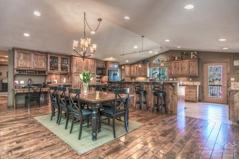 21908 Dee Dr, Bend, OR 97701 photo 4