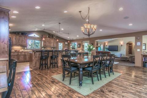 21908 Dee Dr, Bend, OR 97701 photo 3