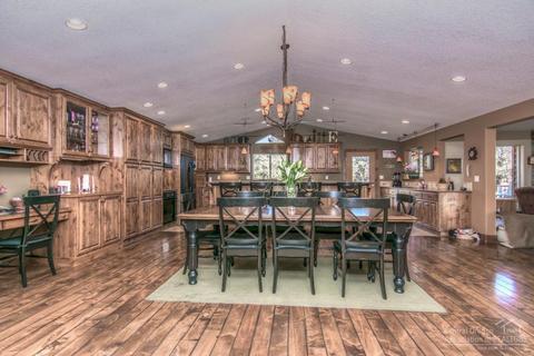 21908 Dee Dr, Bend, OR 97701 photo 5