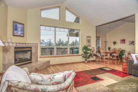 20758 Crestview Ct, Bend, OR 97701 photo 2