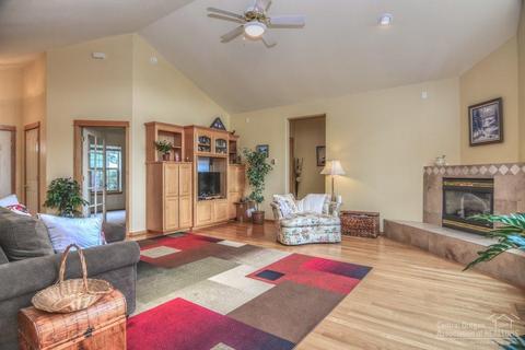 20758 Crestview Ct, Bend, OR 97701 photo 3