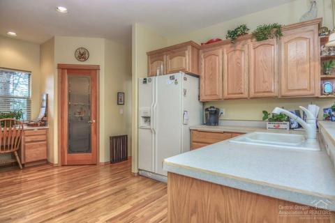 20758 Crestview Ct, Bend, OR 97701 photo 6