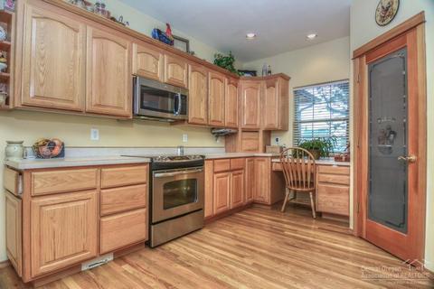 20758 Crestview Ct, Bend, OR 97701 photo 5
