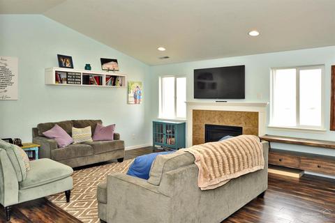2770 NE Spring Water Pl, Bend, OR 97701 photo 3