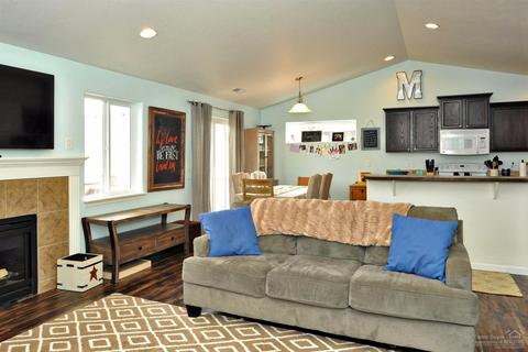 2770 NE Spring Water Pl, Bend, OR 97701 photo 4