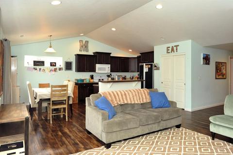 2770 NE Spring Water Pl, Bend, OR 97701 photo 5