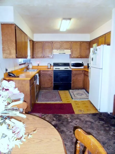 15981 Falcon Ln, La Pine, OR 97739 photo 18