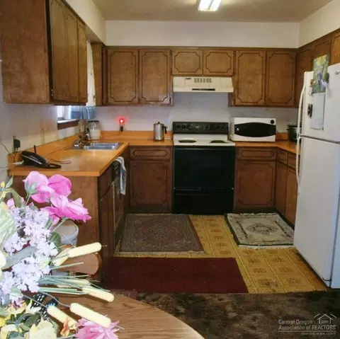 15981 Falcon Ln, La Pine, OR 97739 photo 17