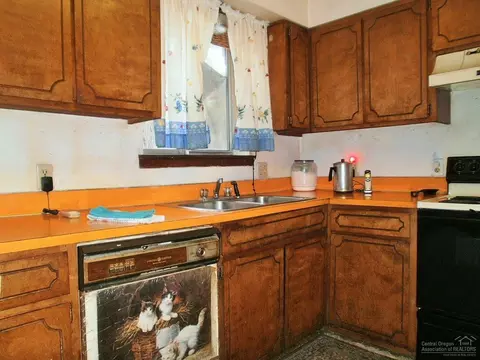15981 Falcon Ln, La Pine, OR 97739 photo 5