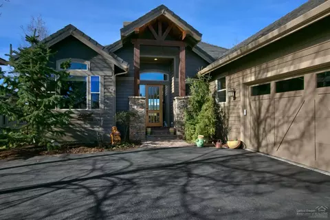 61867 Fall Creek Loop, Bend, OR 97702 photo 2