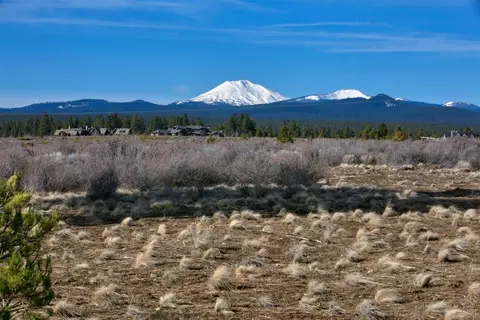 61867 Fall Creek Loop, Bend, OR 97702 photo 4