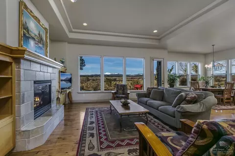61867 Fall Creek Loop, Bend, OR 97702 photo 6
