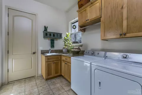 61867 Fall Creek Loop, Bend, OR 97702 photo 19