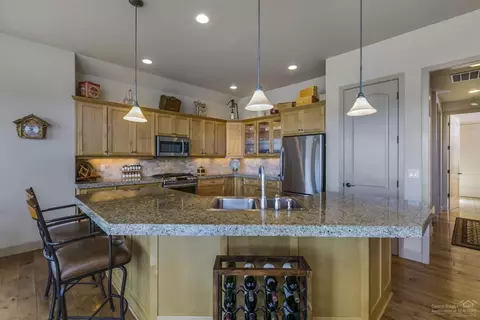 61867 Fall Creek Loop, Bend, OR 97702 photo 8