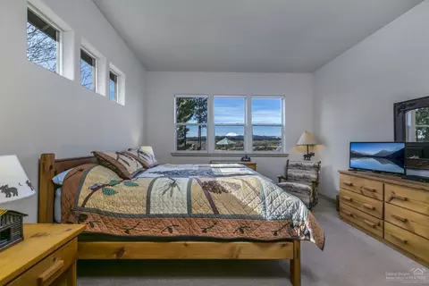 61867 Fall Creek Loop, Bend, OR 97702 photo 13