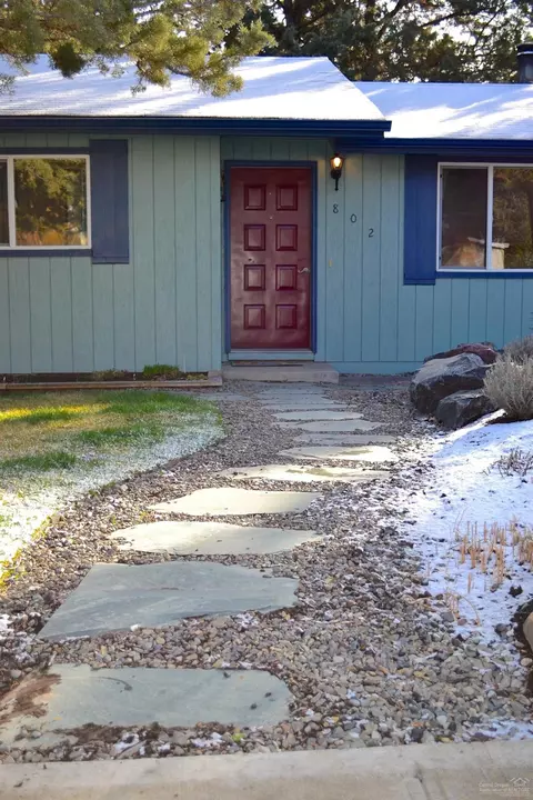 802 SE 6th St, Bend, OR 97702 photo 2