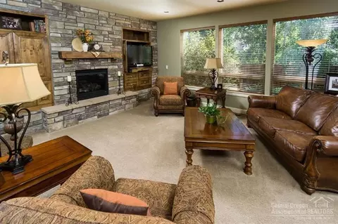 20509 Jacklight Ln, Bend, OR 97702 photo 2