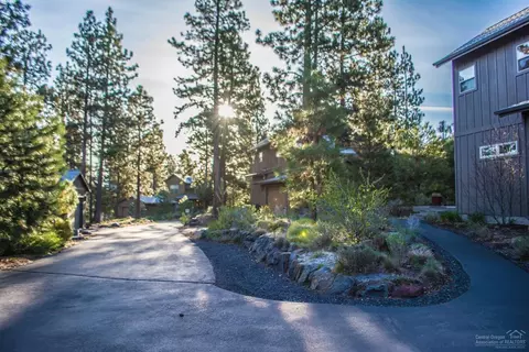 19645 Roller Coaster Ct, Bend, OR 97702 photo 2
