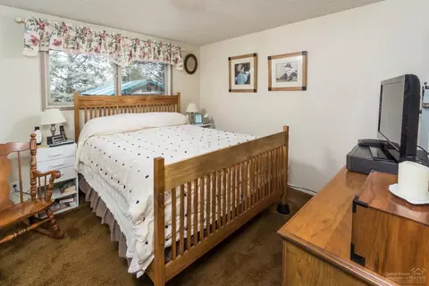 63866 Sunset Dr, Bend, OR 97703 photo 11
