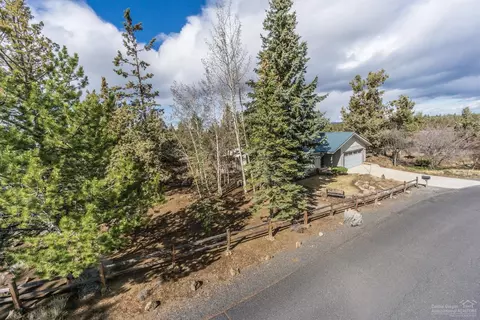 63866 Sunset Dr, Bend, OR 97703 photo 2
