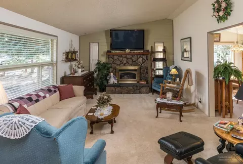 63866 Sunset Dr, Bend, OR 97703 photo 3
