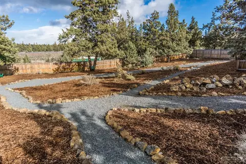 63866 Sunset Dr, Bend, OR 97703 photo 16