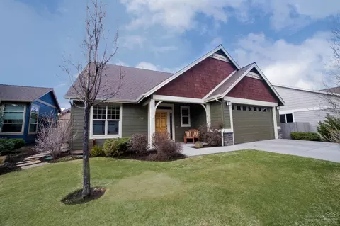 60819 Scotts Bluff Pl, Bend, OR 97702 photo 2