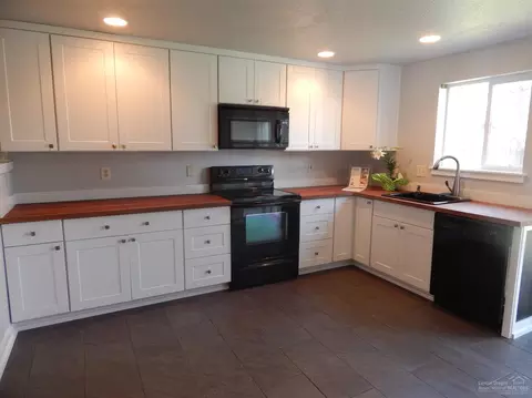 1644 NE Cackler, Bend, OR 97701 photo 4
