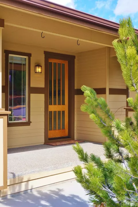 547 NW Flagline Dr, Bend, OR 97701 photo 2
