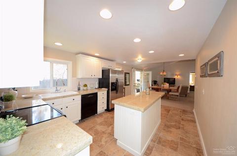 21049 Don St, Bend, OR 97701 photo 6