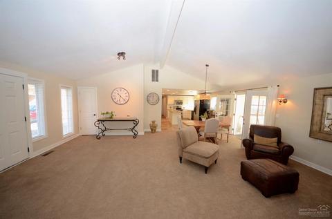 21049 Don St, Bend, OR 97701 photo 2
