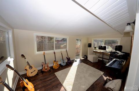 21049 Don St, Bend, OR 97701 photo 15