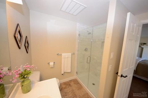 21049 Don St, Bend, OR 97701 photo 10