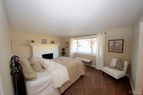 21049 Don St, Bend, OR 97701 photo 9