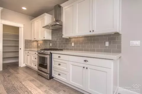60846 Garrison Dr, Bend, OR 97702 photo 5