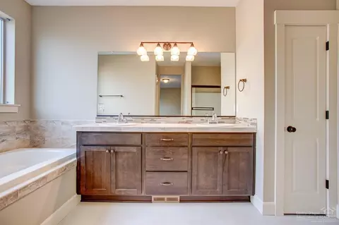 20843 Bobwhite Ct, Bend, OR 97701 photo 9