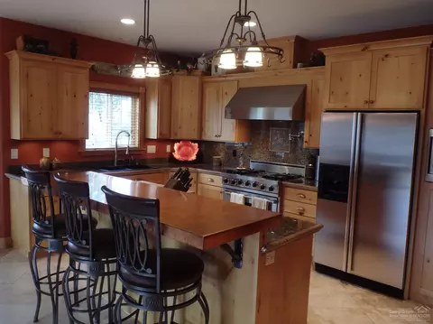 19619 Apache Rd, Bend, OR 97702 photo 4
