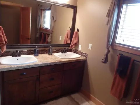 19619 Apache Rd, Bend, OR 97702 photo 13